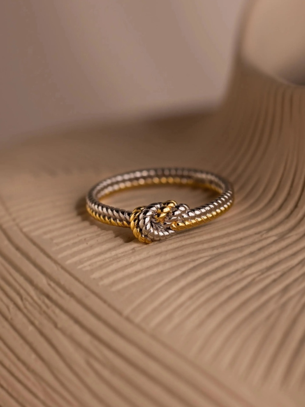 Mixed metal knot ring